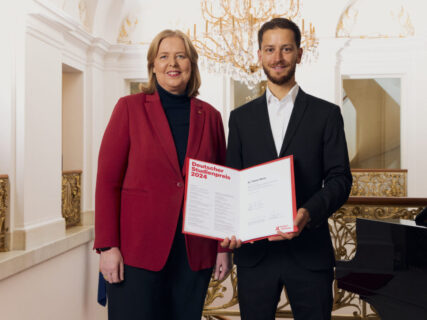 Zum Artikel "Deutscher Studienpreis für Forscher am Lehrstuhl für Laserphysik"